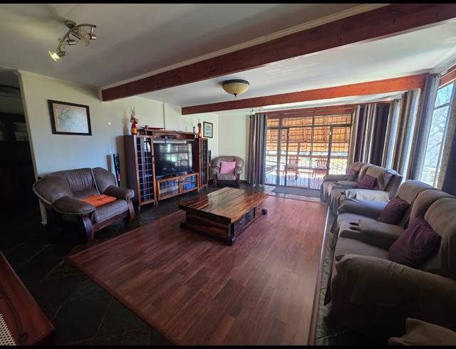 4 BEDROOM HOUSE FOR SALE IN LINDEQUESDRIF